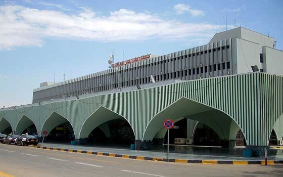   مصر اليوم - تجدد القصف في محيط مطار طرابلس الدولي