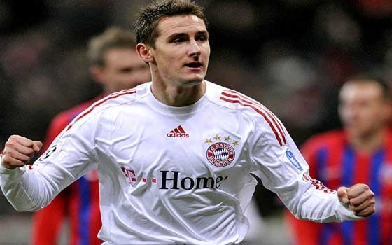   مصر اليوم - اللاعب الالمانى الاسطورى كلوزه يختتم مسيرته الكروية فى لاتسيو