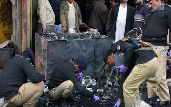   مصر اليوم - مقتل شخصين في هجوم انتحاري استهدف قافلة للشرطة جنوب أفغانستان