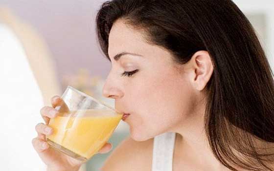   مصر اليوم - أطباء ينصحون بتناول العصائر والأسماك لترطيب الجسم