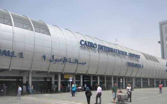   مصر اليوم - وصول أول طائرة تقل المصريين العائدين من ليبيا