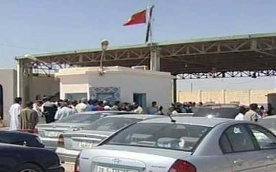   مصر اليوم - تزايد أعداد الوافدين على معبر رأس جدير في تونس