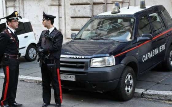   مصر اليوم - العثور على رجل مقتول في قطار إيطالي وبحوزته 30 ألف يورو