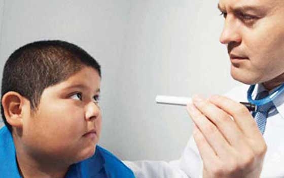   مصر اليوم - الآباء غالبا ما يتجاهلون بدانة أطفالهم في مرحلة الطفولة