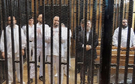   مصر اليوم - تأجيل محاكمة مرسي و14 متهمًا من قيادات الإخوان في أحداث الاتحاديَّة إلى 20 آب