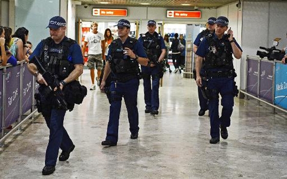   مصر اليوم - القبض على امرأة كانت تحاول نقل 20 ألف يورو إلى جهاديين في سورية