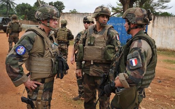   مصر اليوم - مقتل عسكري فرنسي في مالي في هجوم إنتحاري