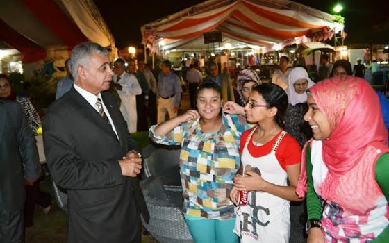   مصر اليوم - اللواء العربي السروي يتناول إفطار رمضان مع أيتام السويس