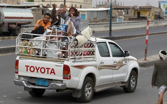   مصر اليوم - الهلال الأحمر يؤكد نزوح عشرة ألاف أسرة من منطقة القتال في شمال اليمن