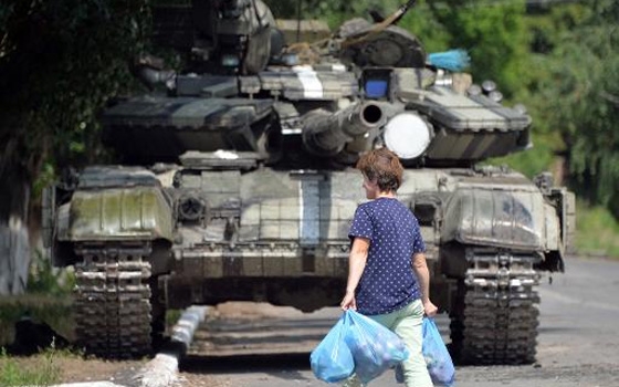   مصر اليوم - كييف تعلن أنها نجحت في فك حصار المتمردين لمطار لوغانسك