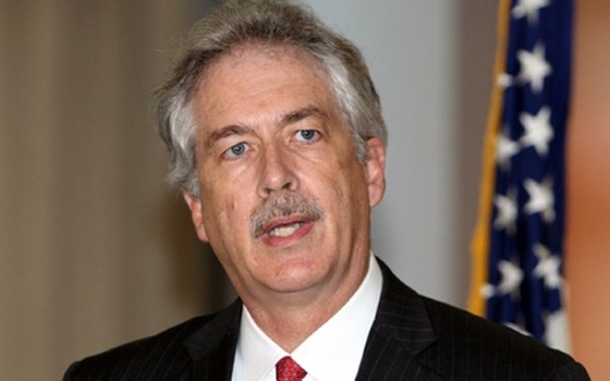   مصر اليوم - بيرنز يعقد إجتماع ثنائي مع نظيريه الإيراني و الأوروبي