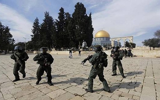   مصر اليوم - ساحات الأقصى خالية بعد فرض الإحتلال قيودًا لدخوله