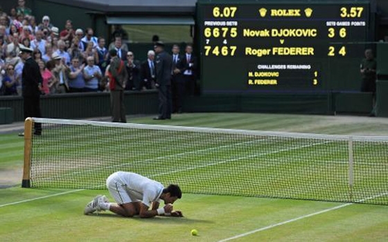   مصر اليوم - ديوكوفيتش يعتبر أن عشب ملعب ويمبلدون الذ وجبة أكلها