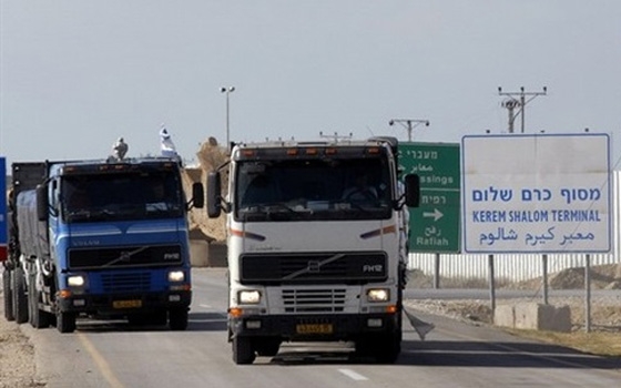   مصر اليوم - إسرائيل تسمح بإدخال 150 شاحنة بضائع لغزة عبر كرم أبو سالم