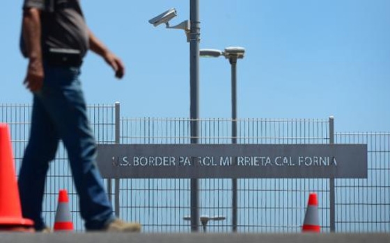   مصر اليوم - مدينة حدودية أميركية تعترض على تدفق المهاجرين غير الشرعيين