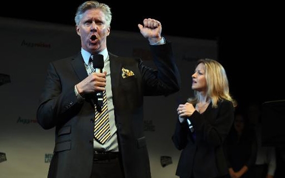   مصر اليوم - مسرحية غنائية عن الزوجين كلينتون في نيويورك