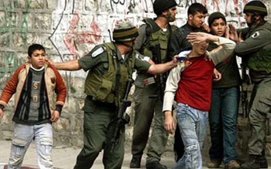 مصر اليوم - الإحتلال الإسرائيلي يعتقل ثلاثة شبان فلسطينيين شرق بيت لحم