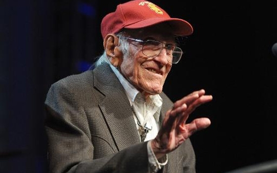   مصر اليوم - وفاة لويس زامبريني محور فيلم أنجلينا جولي المقبل عن 97 عامًا