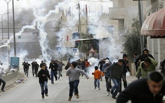   مصر اليوم - إشتباكات عنيفة بين الشبان الفلسطينين وقوات الإحتلال بالضفة