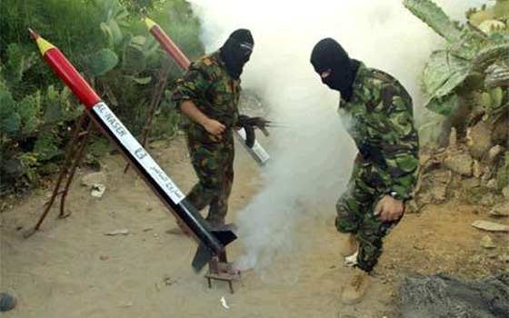   مصر اليوم - سقوط صاورخين فى ديمونا وأخر فى بئر توفيا جنوب إسرائيل