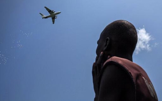   مصر اليوم - خلاص سكان لير الجائعين في جنوب السودان يهبط من السماء