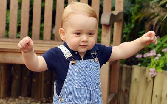   مصر اليوم - الأمير جورج بات يمشي بعزم