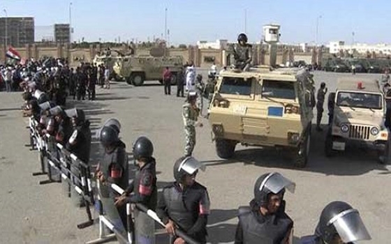   مصر اليوم - وصول المتهمين بالانتماء إلى خلية مدينة نصر إلى  أكاديمية الشرطة