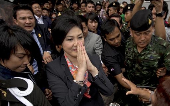   مصر اليوم - العسكريون في تايلاند يسمحون لرئيسة الوزراء السابقة بمغادرة البلاد