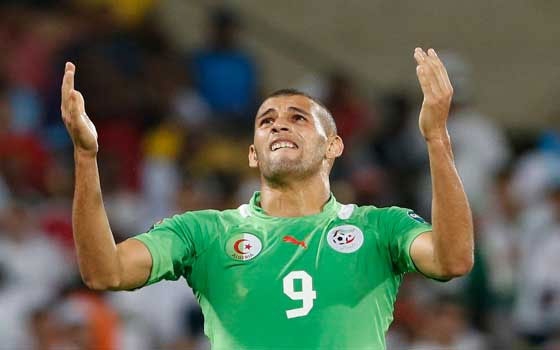   مصر اليوم - العروض تنهال على إسلام سليماني نجم الخضر