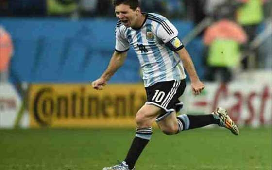   مصر اليوم - نجمة التتويج بكأس العالم  تفصل ميسي عن عظماء كرة القدم