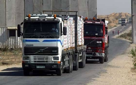   مصر اليوم - إسرائيل تسمح بإدخال 170 شاحنة بضائع لغزة عبر كرم أبو سالم
