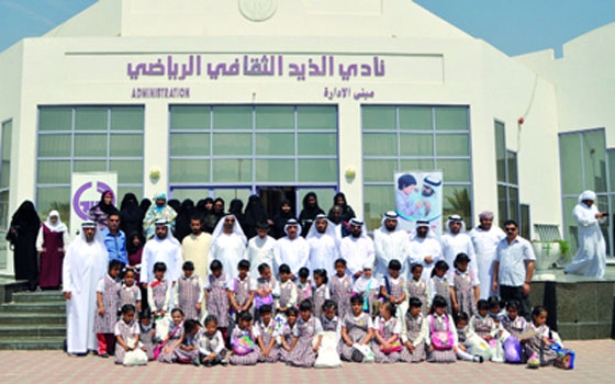   مصر اليوم - رعاية الشباب تتسلم 400 طقم رياضي من نادي الذيد