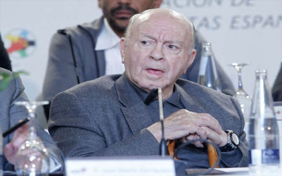   مصر اليوم - جماهير ريال مدريد تلقي نظرة الوداع على نجمها دي ستيفانو