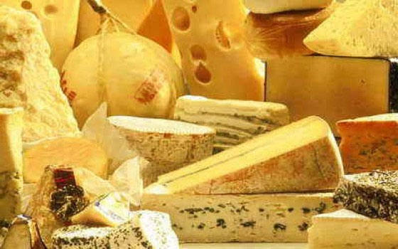   مصر اليوم - بلدية عبري تتلف 2طن ونصف من الأجبان