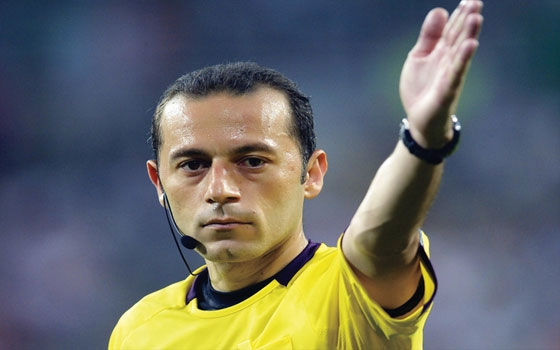   مصر اليوم - التركي شاكير يدير مباراة الأرجنتين وهولندا