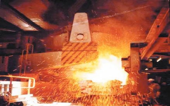   مصر اليوم - إغلاق مصنع لصهر الحديد في الأردن والعمال يعتصمون بعد تسريحهم