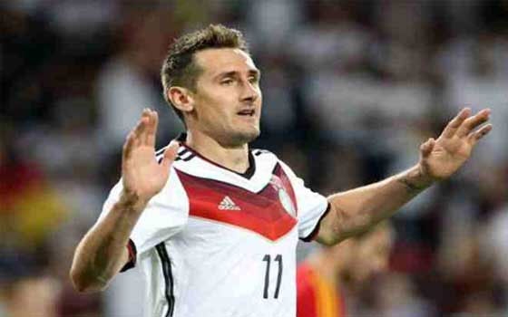   مصر اليوم - كلوزه يهنئ نفسه: أهلا وسهلا بك في نادي الـ16