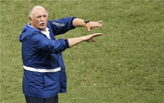   مصر اليوم - سكولاري يستبعد اللاعبين الأساسين من التدريب