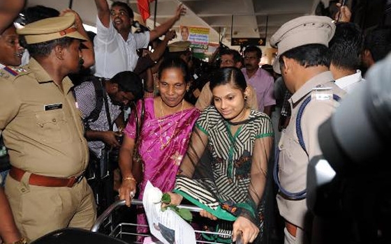   مصر اليوم - الممرضات الهنديات وصلن إلى بلدهن عائدات من العراق