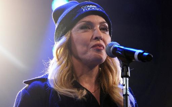   مصر اليوم - مادونا حضرت إلى المحكمة في إطار عملية أختيار هيئة محلفين