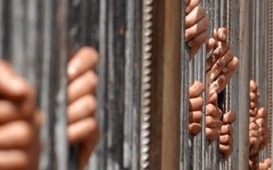   مصر اليوم - توقيف 5 أشخاص يشتبه في ضلوعهم في تفجيرات سيناء