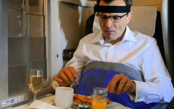   مصر اليوم - الخطوط الجوية البريطانية تختبر بطانية ذكية تعكس مشاعر المسافرين