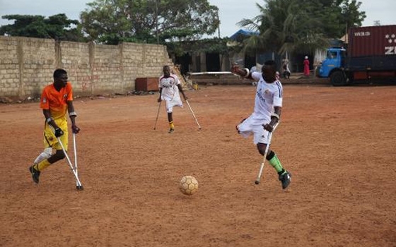   مصر اليوم - لاعبو كرة قدم مبتورو الأطراف يأملون المشاركة في مونديال خاص بهم