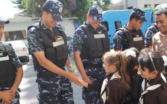   مصر اليوم - الشرطة تنقذ طفلة من الموت المحقق في الخليل