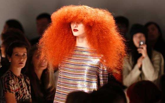   مصر اليوم - باريس تستضيف دور الأزياء لعرض تصميمات الموسم