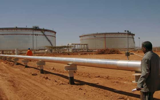   مصر اليوم - أسعار النفط تستقر فوق المائة دولار فى المعاملات الآجلة