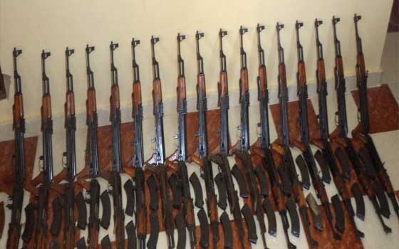   مصر اليوم - مصدر يُؤكّد أنَّ كميات الأسلحة التي تُهرّب عن طريق ليبيا مفزعة