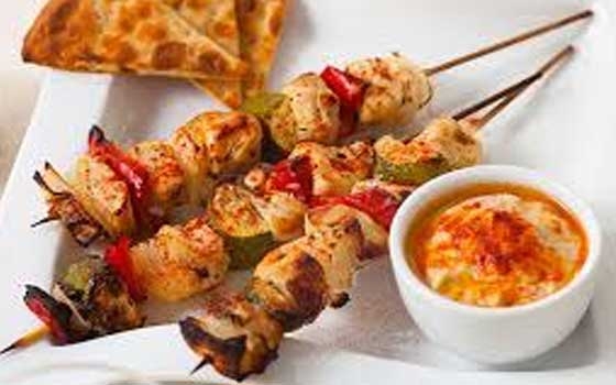   مصر اليوم - أسياخ الدجاج بالتوابل الحارة