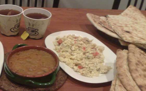   مصر اليوم - أطعمة مختلفة للجالية الإندونيسيَّة في السعوديَّة خلال رمضان