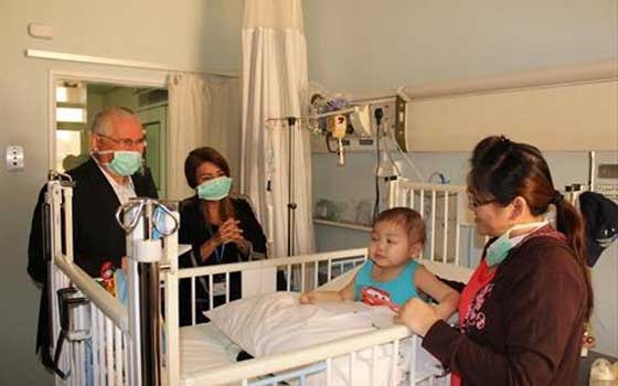   مصر اليوم - القطرية للسرطان تزور أطفال مرضى السرطان في مستشفى حمد العام